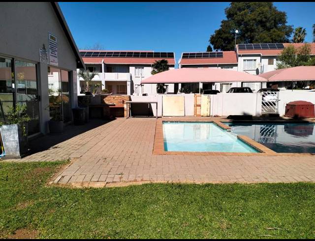 2 BEDROOM APARTMENT FOR SALE IN GLEN MARAIS
